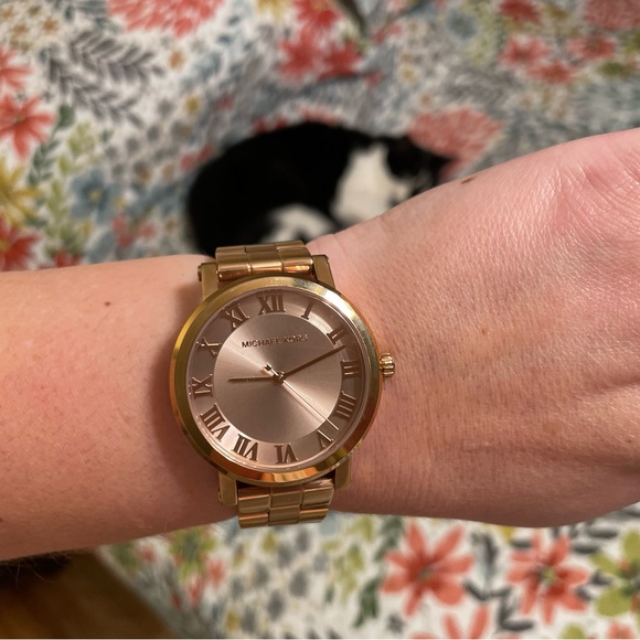 Michael Kors Watch Excellent Condition Rose Gold Needs Battery 6.5” Wrist Max - Picture 2 of 4